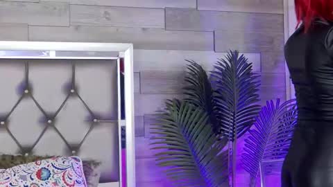 Snapshot of lunajenner chatting on April 1, 4:35 am LunaJenner online show from April 1, 4:35 am