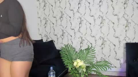 Snapshot of lunaliaa_ chatting on June 12, 5:39 am Lunalia online show from June 12, 5:39 am