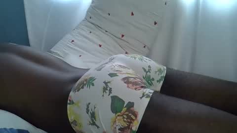 lunalove22_ online show from October 31, 4:35 am