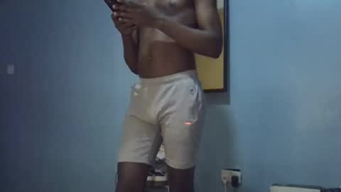 Snapshot of lunalove22_ chatting on February 2, 6:28 pm lunalove22_ online show from February 2, 6:28 pm