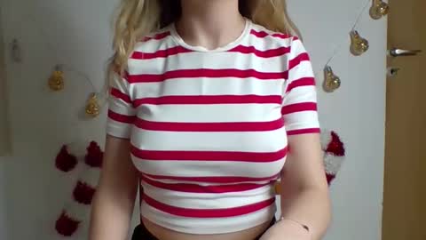 lunalovegood869275 online show from December 3, 2:59 pm