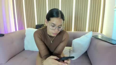 lunamillers_ online show from June 3, 4:26 am