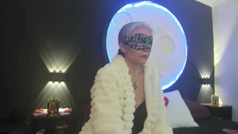 lunamisteriosa_ online show from September 20, 11:55 am