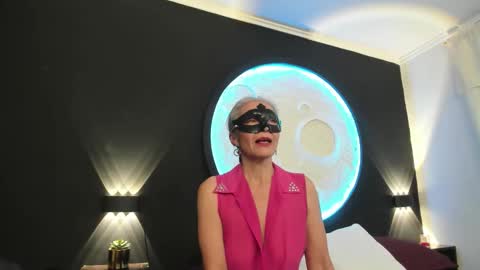 lunamisteriosa_ online show from October 23, 11:09 am