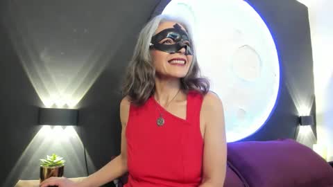 lunamisteriosa_ online show from November 10, 11:42 am