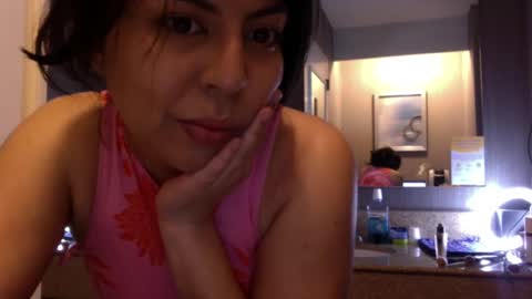 Snapshot of lunamivida chatting on March 1, 2:48 am karazorel online show from March 1, 2:48 am