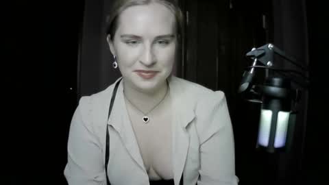 Snapshot of lunamystique_ chatting on October 16, 8:21 pm lunamystique_ online show from October 16, 8:21 pm