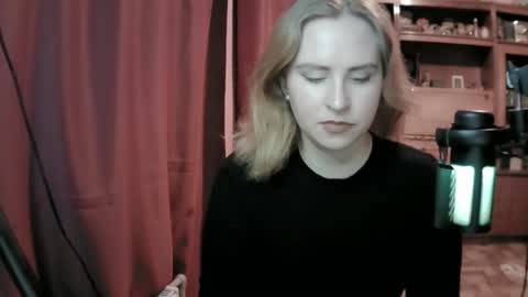 lunamystique_ online show from February 3, 8:14 pm