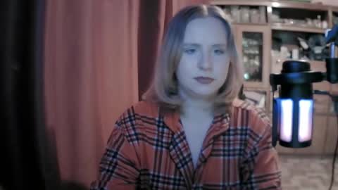 Snapshot of lunamystique_ chatting on May 4, 6:04 pm lunamystique_ online show from May 4, 6:04 pm