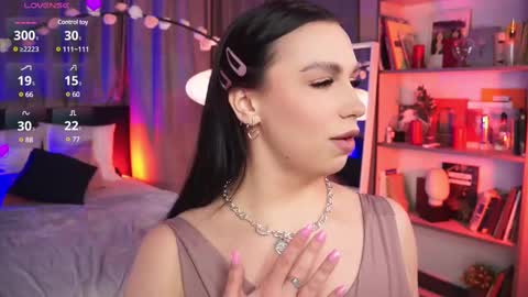 Luna  next streams Mon Fri Sat Sun 8pm-5am gmt0 online show from February 25, 11:44 pm