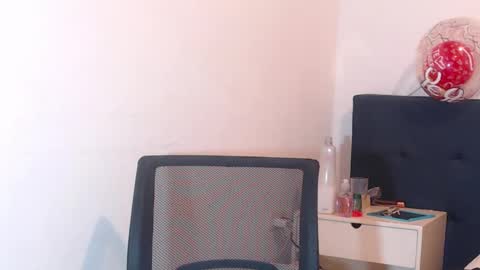 Snapshot of lunapalmer01 chatting on December 3, 7:21 am Julieth online show from December 3, 7:21 am