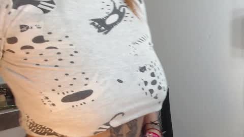 Snapshot of lunapalmer01 chatting on January 18, 11:11 am Julieth online show from January 18, 11:11 am