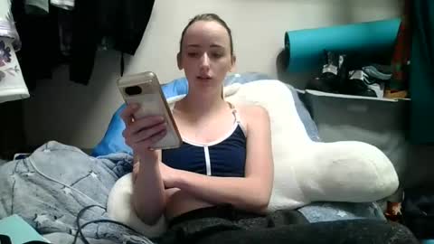 lunapixie2020 online show from December 10, 4:02 am