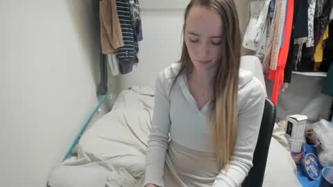 lunapixie2020 online show from December 30, 9:59 am