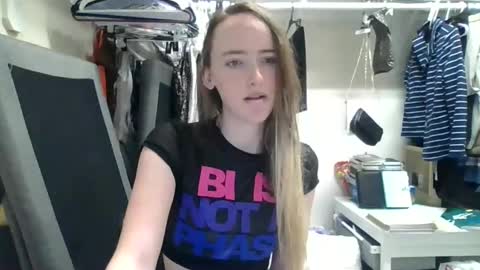 lunapixie2020 online show from January 17, 11:18 pm