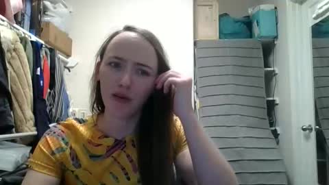 Snapshot of lunapixie2020 chatting on May 3, 10:38 pm lunapixie2020 online show from May 3, 10:38 pm