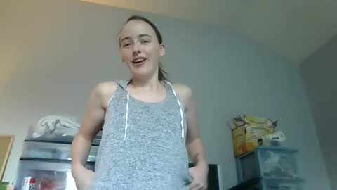 Snapshot of lunapixie2020 chatting on May 9, 10:37 pm lunapixie2020 online show from May 9, 10:37 pm