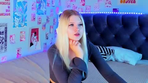 Snapshot of lunariafox chatting on May 17, 2:35 pm lunariafox online show from May 17, 2:35 pm