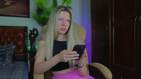 Luna Rishi online show from May 25, 5:57 am