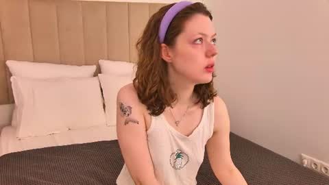 Snapshot of lunarlily7 chatting on August 3, 5:06 am Lily online show from August 3, 5:06 am