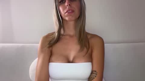 lunarose16 online show from October 17, 10:01 pm