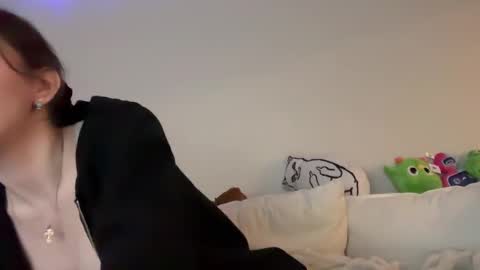 Snapshot of lunasnows chatting on February 17, 2:57 pm lunasnow online show from February 17, 2:57 pm