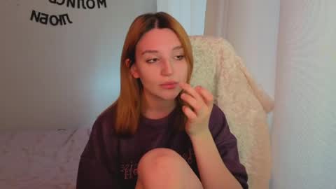 Snapshot of lunatale chatting on May 29, 10:24 am Kate online show from May 29, 10:24 am