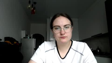 lunavelvet3 online show from November 16, 9:15 am