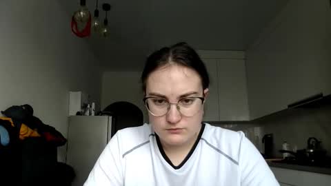 lunavelvet3 online show from December 4, 9:51 am