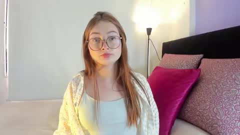 lunavelvet7 online show from January 7, 5:15 pm