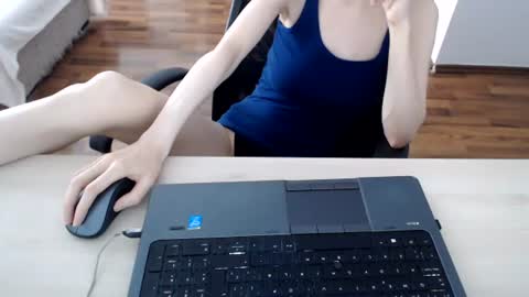 Snapshot of lunavibe_ chatting on July 3, 12:00 pm lunavibe_ online show from July 3, 12:00 pm