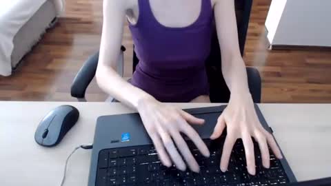 Snapshot of lunavibe_ chatting on July 15, 12:10 pm lunavibe_ online show from July 15, 12:10 pm