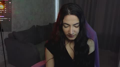 lunavirelle online show from April 18, 9:13 am