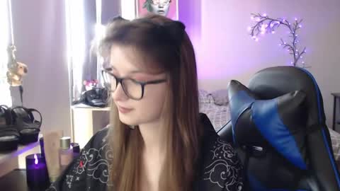 Snapshot of lunaxcherry chatting on May 10, 11:04 am LunaXcherry online show from May 10, 11:04 am
