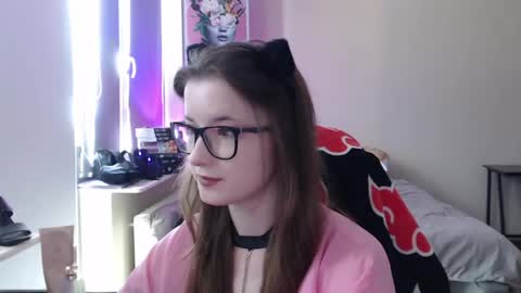 Snapshot of lunaxcherry chatting on June 7, 11:03 am LunaXcherry online show from June 7, 11:03 am