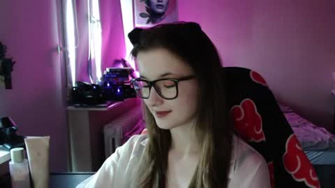 Snapshot of lunaxcherry chatting on June 11, 6:17 pm LunaXcherry online show from June 11, 6:17 pm