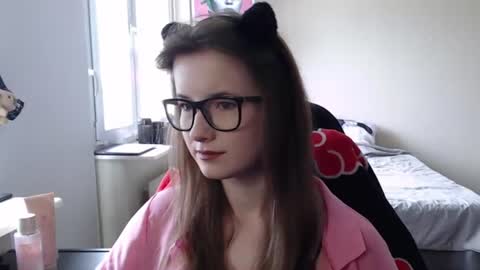 Snapshot of lunaxcherry chatting on June 13, 11:08 am LunaXcherry online show from June 13, 11:08 am