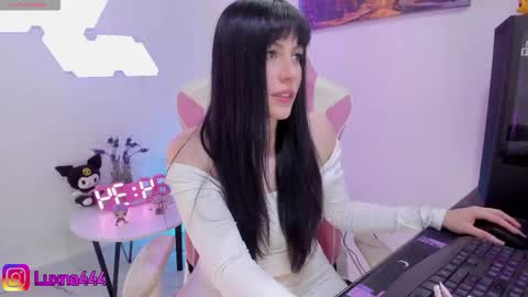 Snapshot of lunaxlu chatting on April 20, 7:26 pm online show from April 20, 7:26 pm