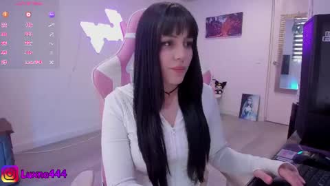 Snapshot of lunaxlu chatting on July 25, 7:00 pm online show from July 25, 7:00 pm