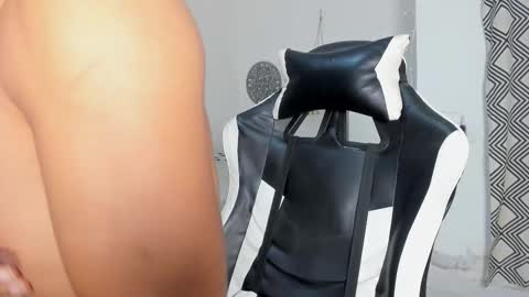 lunay_bigcock420 online show from October 21, 9:21 am