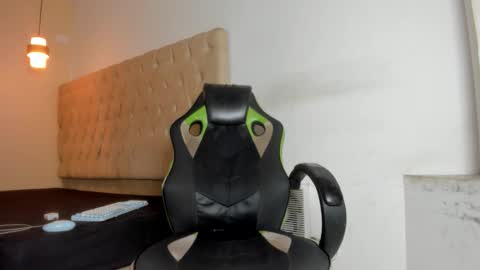 lunay_bigcock420 online show from March 3, 5:08 pm