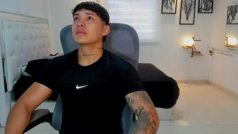 Snapshot of lunay_xtreemboy chatting on April 6, 2:40 pm Lunay online show from April 6, 2:40 pm