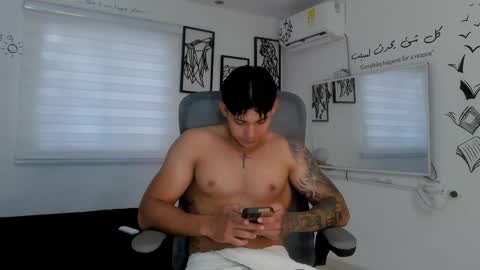 Snapshot of lunay_xtreemboy chatting on April 13, 1:49 pm Lunay online show from April 13, 1:49 pm