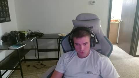 Snapshot of lunk3232 chatting on December 19, 9:00 pm lunk3232 online show from December 19, 9:00 pm