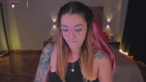 LUNA ROSE online show from December 16, 4:39 am