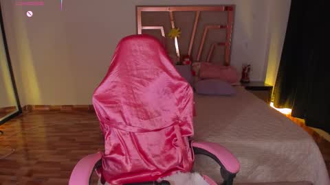 LUNA ROSE online show from December 19, 2:40 am