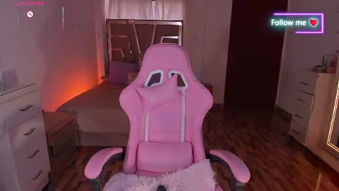 Snapshot of lunna_roosee chatting on July 11, 6:43 pm LUNA ROSE online show from July 11, 6:43 pm