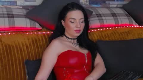 LunnaGray online show from November 25, 5:51 am