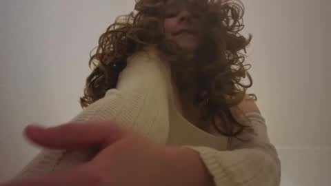 lunoria online show from February 6, 10:57 pm