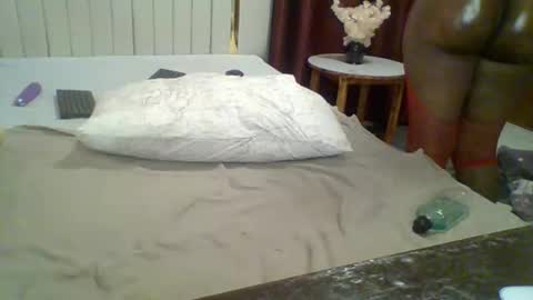 Snapshot of luscious_cuvy chatting on November 29, 7:00 am luscious online show from November 29, 7:00 am